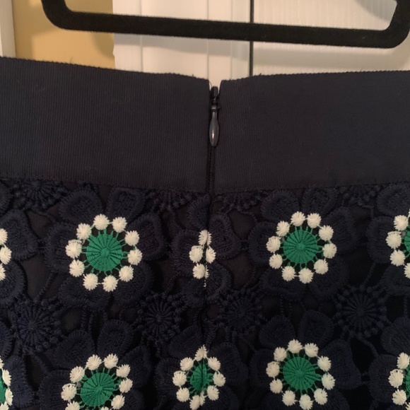 NWT Unworn. J. Crew Pencil Skirt. Navy/Green floral crochet pattern. Size 6 - Picture 5 of 7